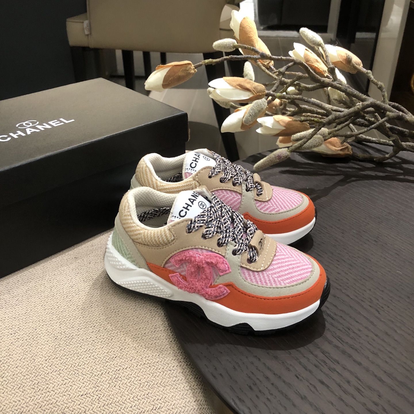 Children's shoes child